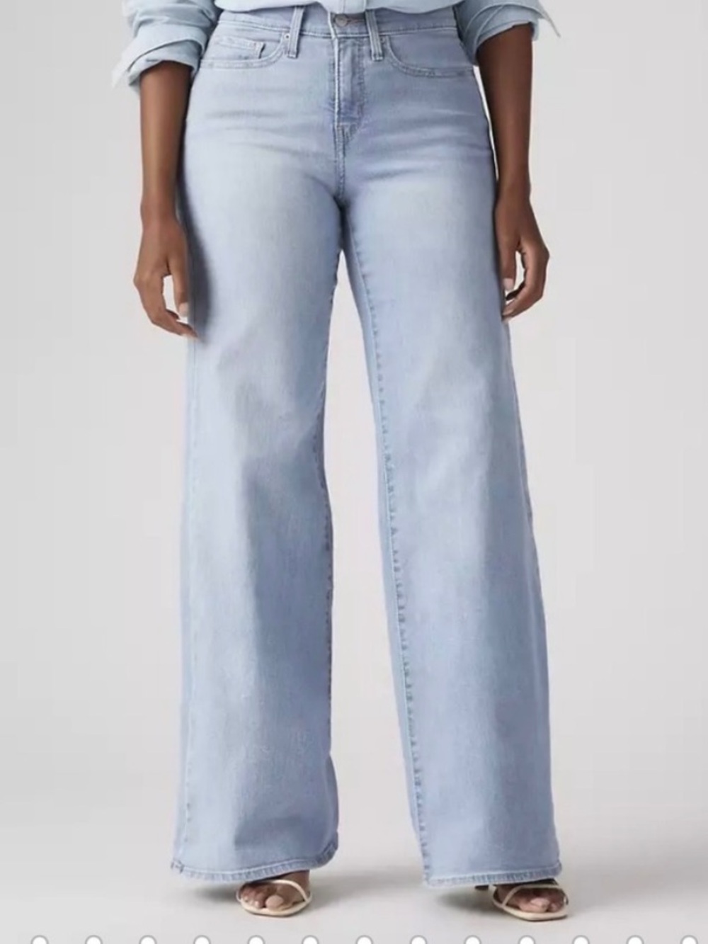 Levi's 318 Light Wash Shaping Wide-Leg Jeans • Sz32